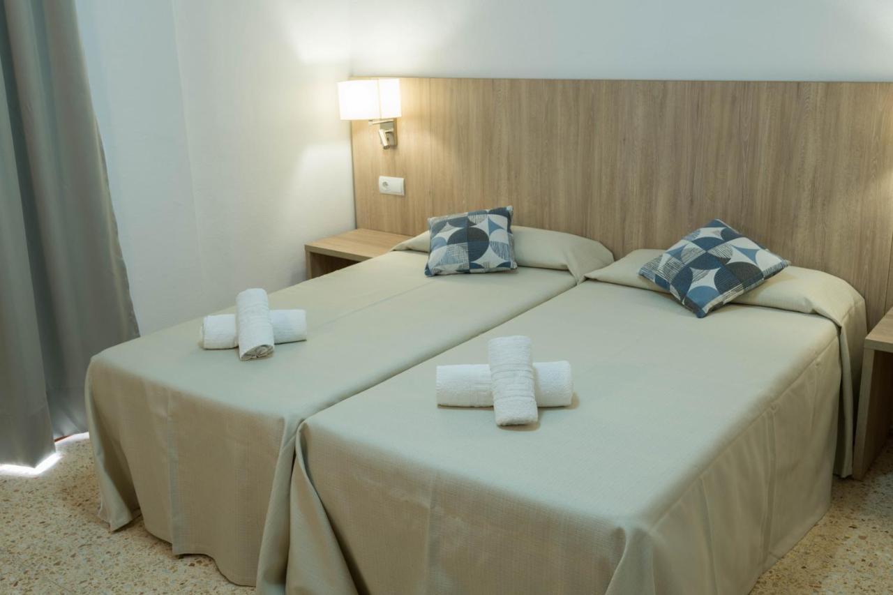 Hostal Mayol サンタ・エウラリア・デス・リウ エクステリア 写真